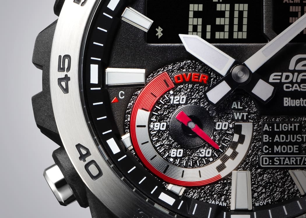 Primer plano del temporizador de la esfera del reloj Casio Edifice ECB-40