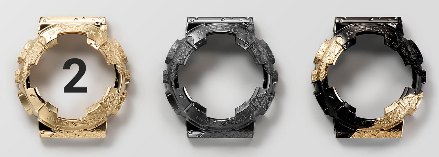 El bisel de acero inoxidable en tres fases de acabado adicionales: 1. con recubrimiento iónico dorado, 2. con recubrimiento iónico negro sobre la primera capa parcialmente cubierta y 3. el bisel bicolor terminado
