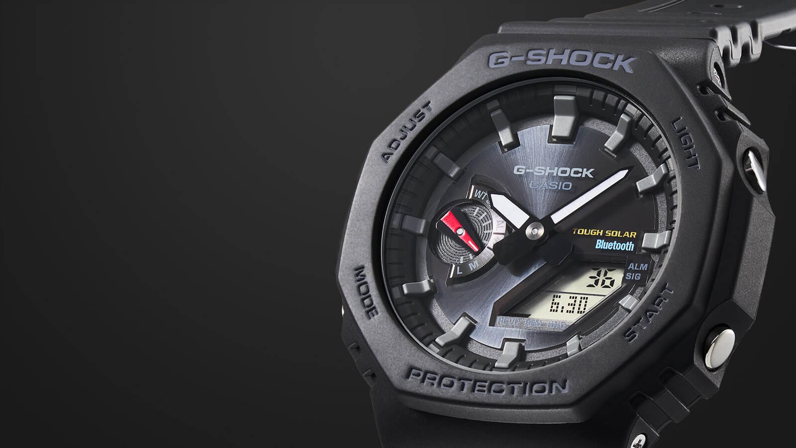 Primer plano de la pantalla y la carcasa de un reloj de pulsera Casio G-Shock GA-B2100 negro