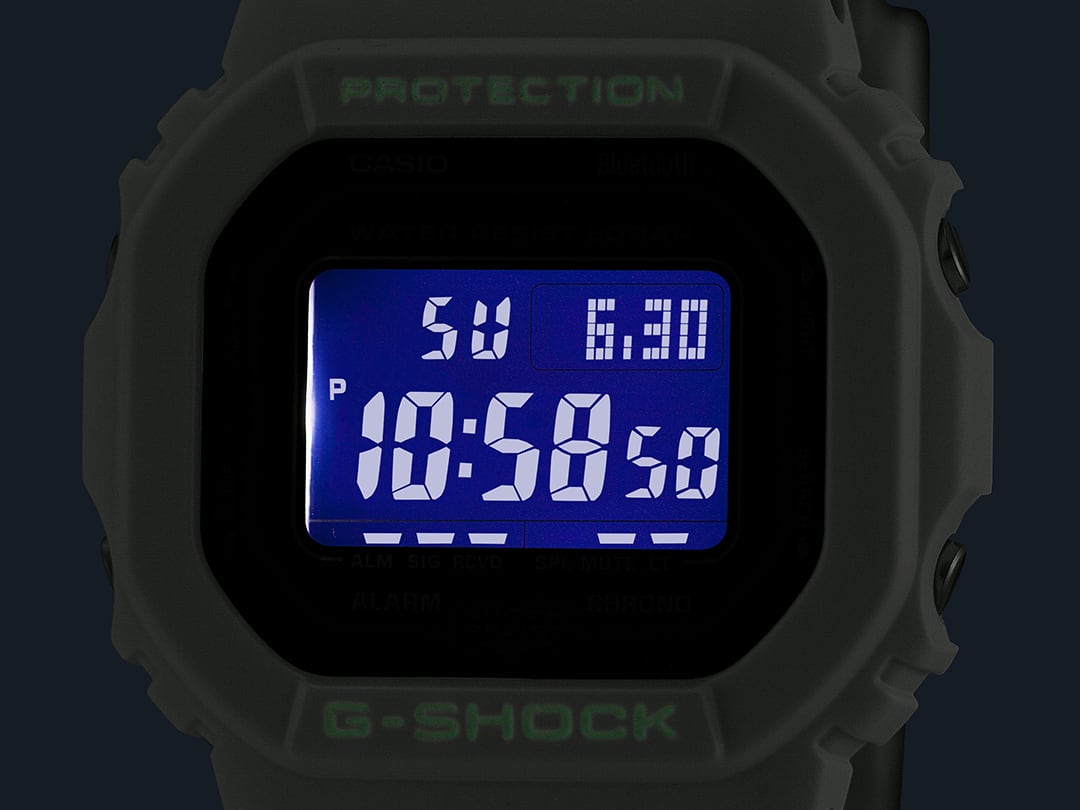 DW-B5600SF-7 La pantalla iluminada del reloj digital DW-B5600SF-7 en la oscuridad