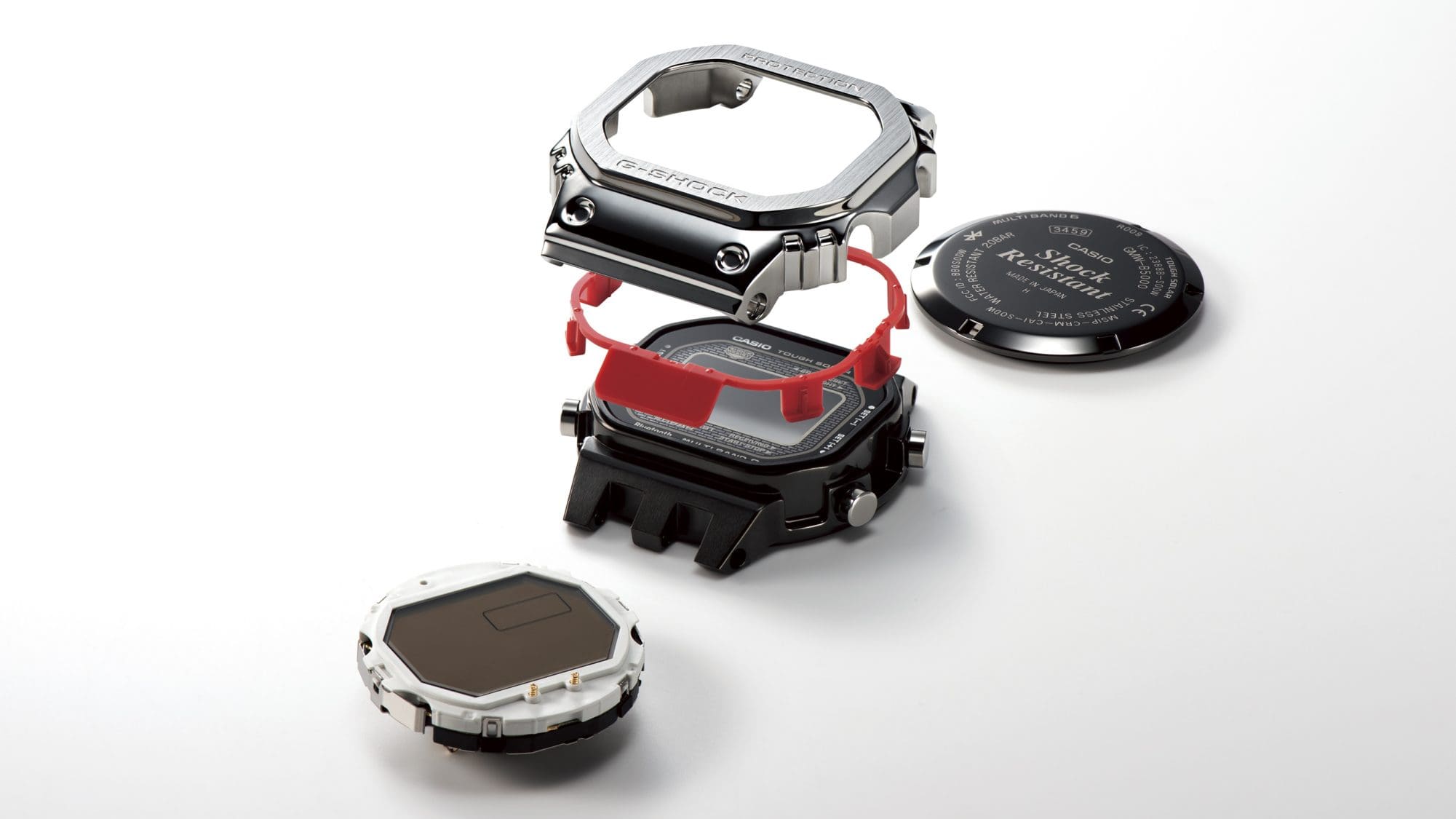 Los componentes individuales de la carcasa del reloj digital Casio G-Shock GMW-B5000D-2.