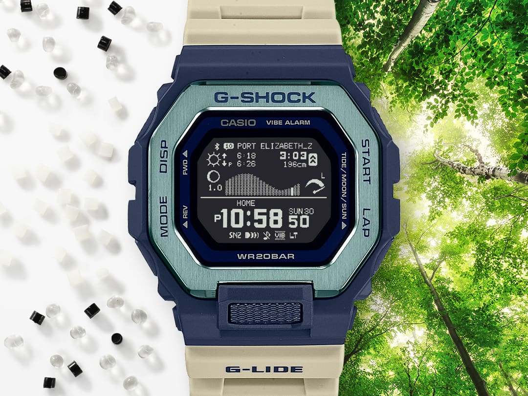 Izquierda: gránulos de plástico transparentes y negros sobre fondo blanco. En el centro: el reloj Casio G-Shock GBX-100-2. Derecha: vista hacia arriba de las copas de los árboles bañadas por la luz.