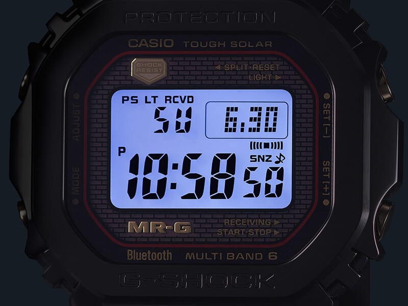 La pantalla iluminada, muy legible en la oscuridad