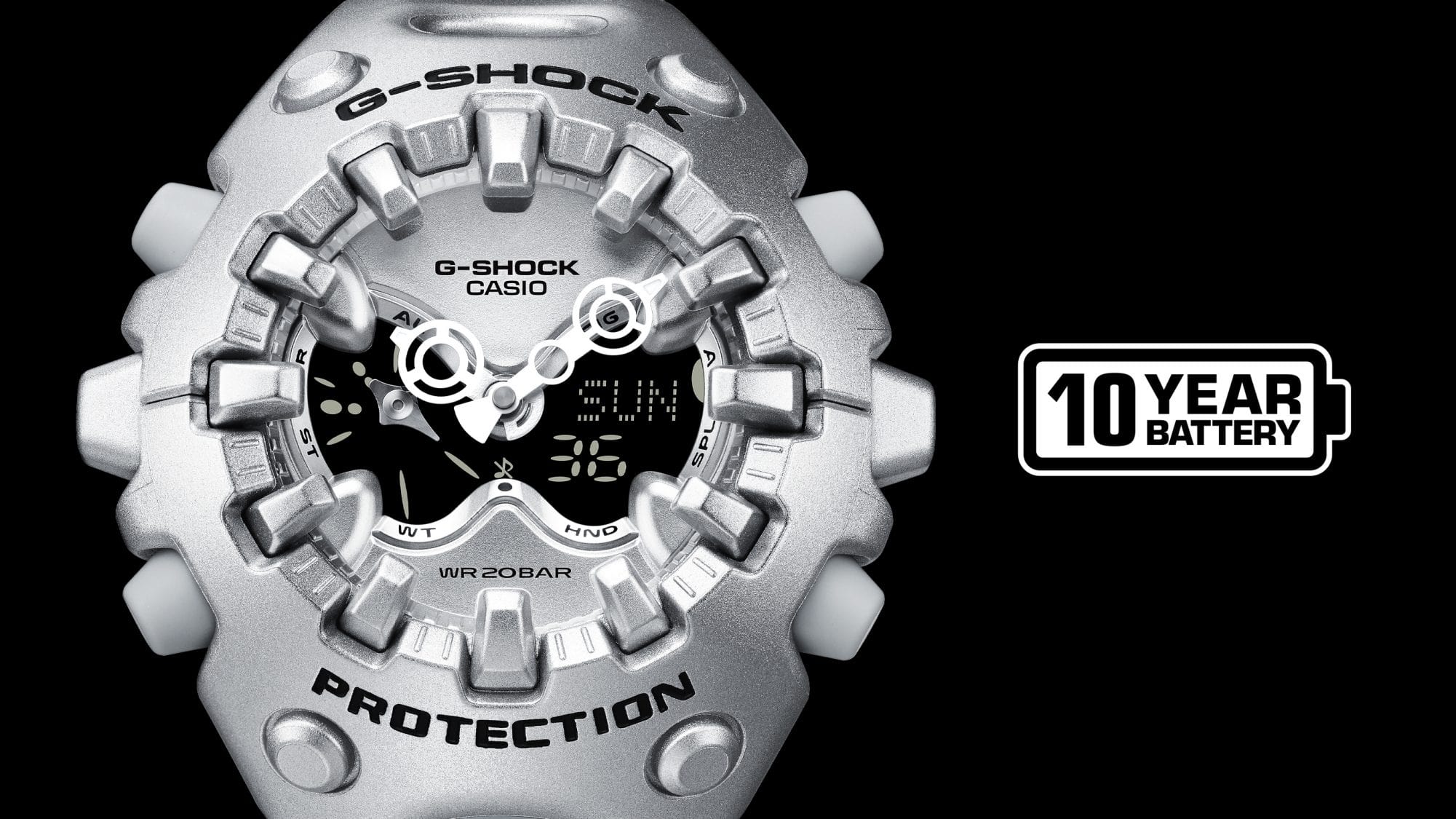 El reloj de pulsera GA-V01 plateado junto a un icono de batería de 10 años