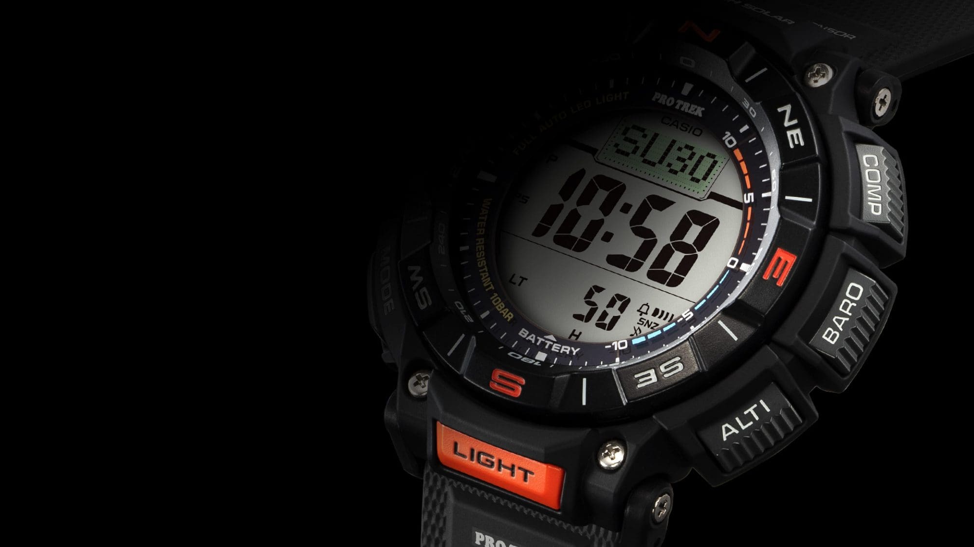 Vista oblicua desde arriba de la pantalla y la carcasa del reloj de pulsera PRG-340-1 negro y sus botones laterales