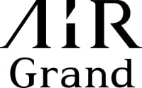 Letras negras sobre fondo blanco: «Air Grand»