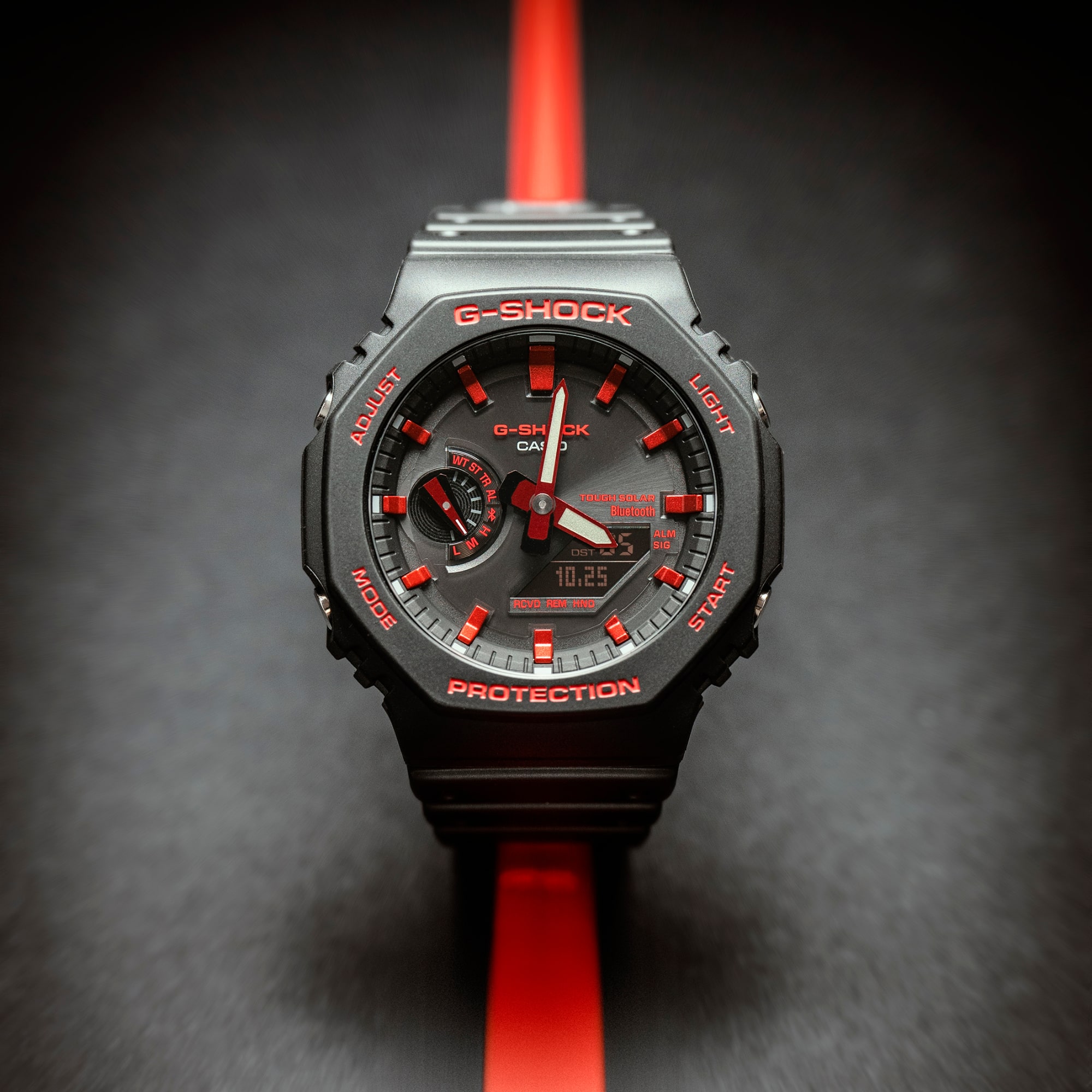 Primer plano del G-SHOCK GA-B2100BNR.