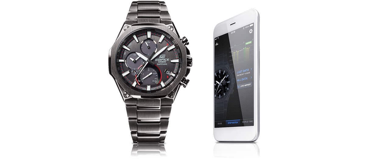 À gauche : Une montre EQB-1100, à droite : un smartphone.