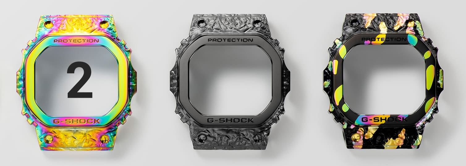  La lunette en acier inoxydable de la GM-5640GEM-1 après trois étapes de finition supplémentaires : 1. avec placage ionique coloré, 2. avec placage ionique noir sur un premier revêtement partiellement recouvert et 3. la lunette multicolore finie