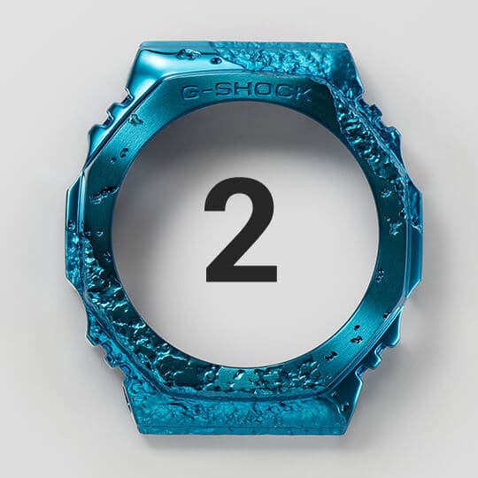 La lunette en acier inoxydable de la montre-bracelet GM-2140GEM-2A brille de mille feux grâce à sa finition bleue