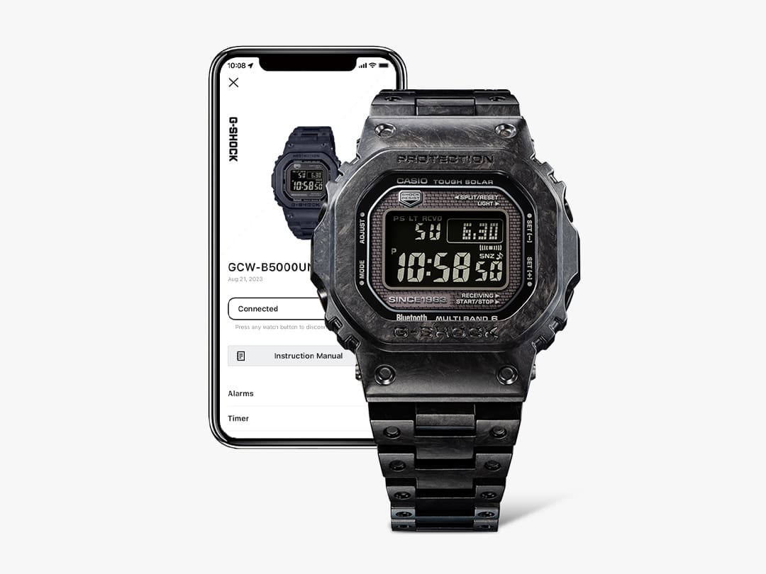 La montre Bluetooth® GCW-B5000UN-1 devant un smartphone dont l'écran affiche des informations sur la montre