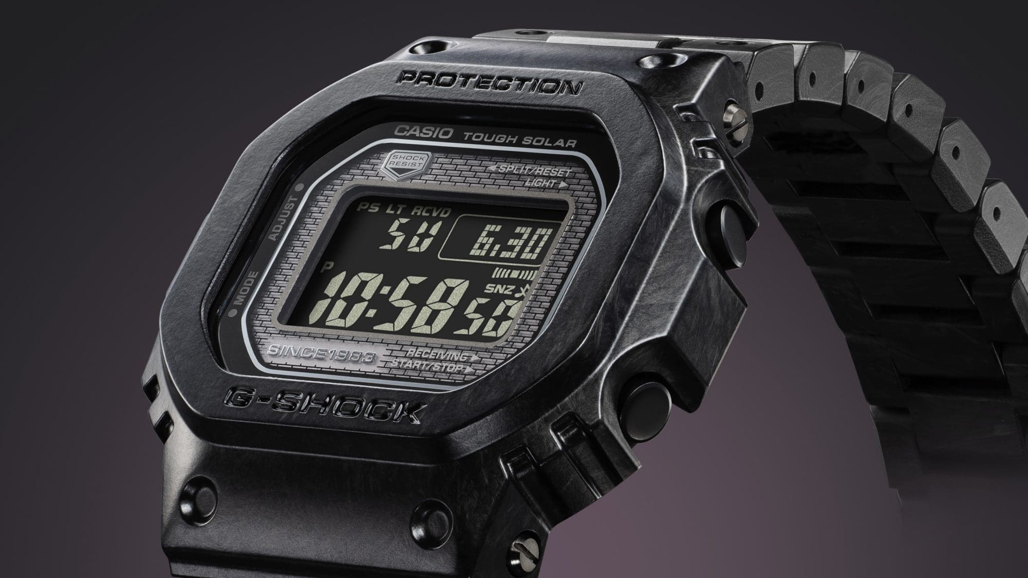 Vue latérale de l'écran de la montre numérique GCW-B5000UN-1 avec cadre d'affichage au design légendaire de brique.