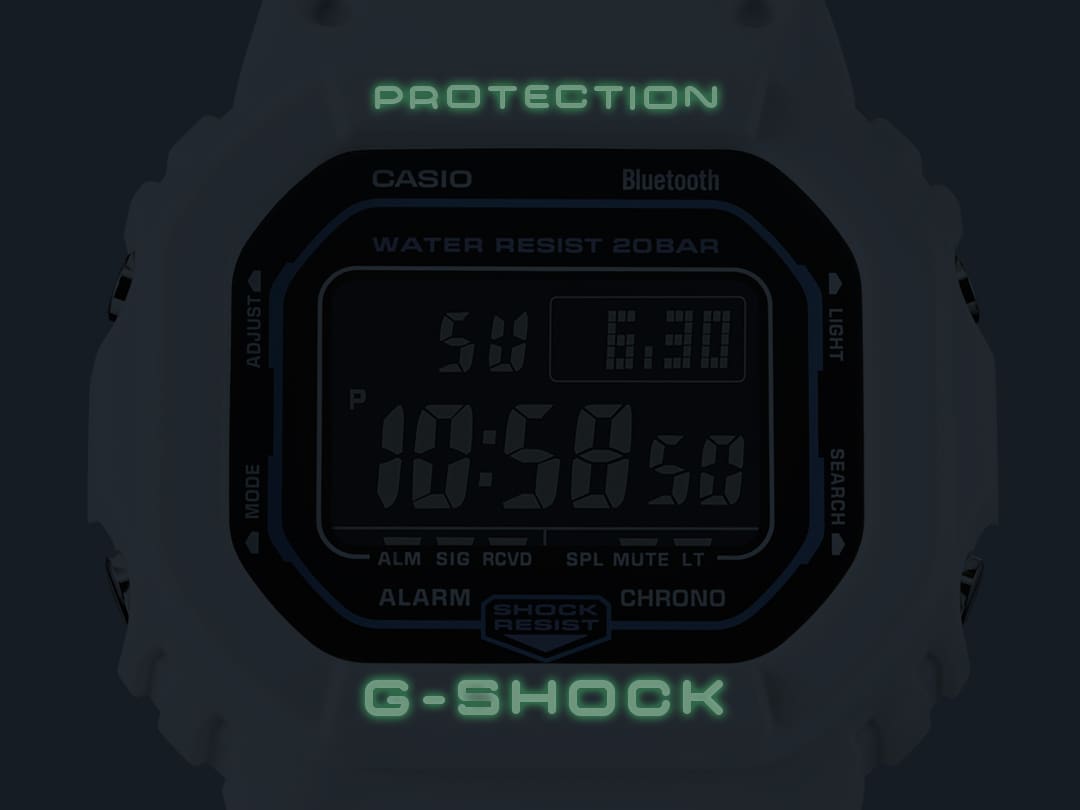 Les inscriptions phosphorescentes de la montre de sport DW-B5600SF-7 brillent dans le noir