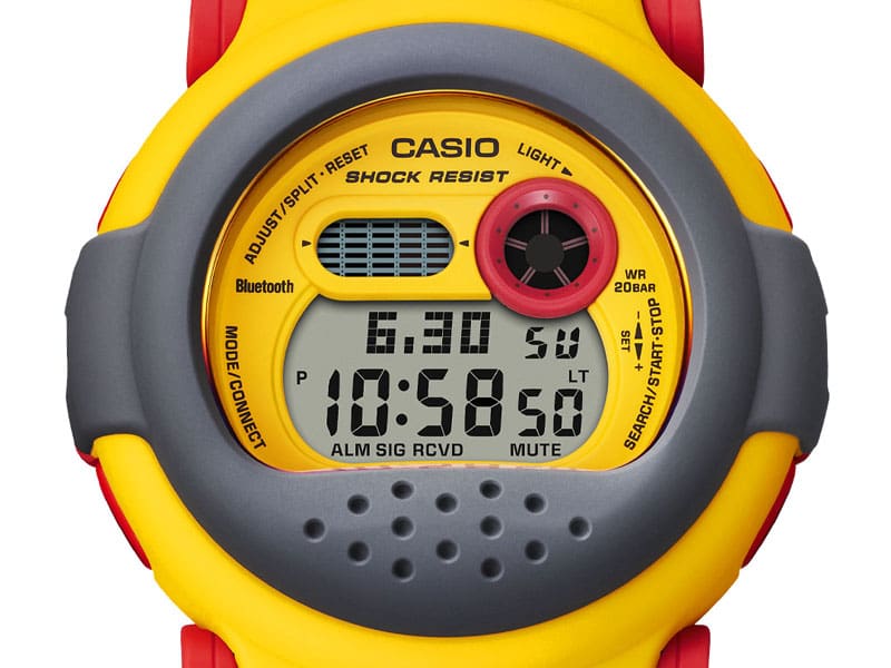Gros plan sur l'écran de la montre numérique jaune et rouge Casio G-Shock G-B001MVE-9