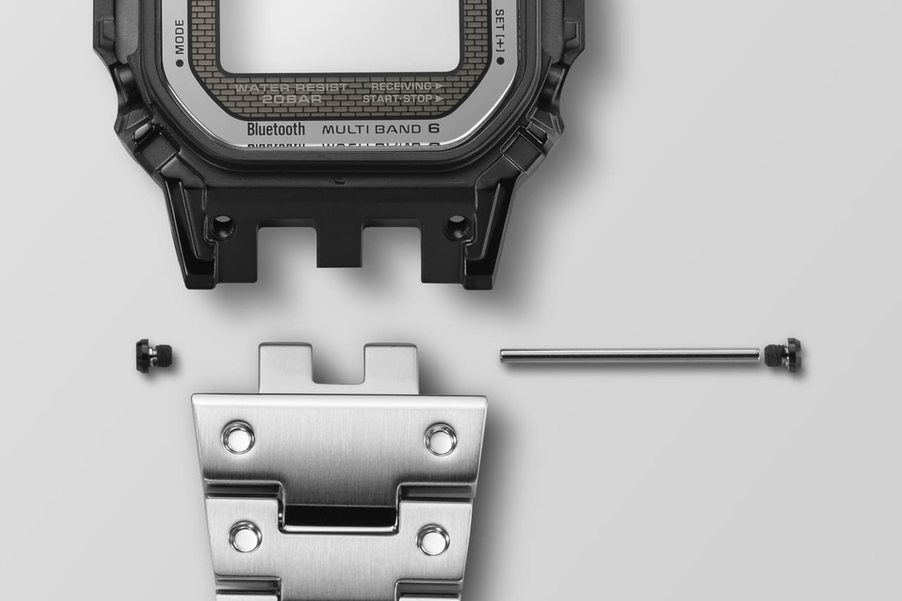 Gros plan sur la connexion entre le boîtier et le bracelet de la G-SHOCK GMW-BZ5000