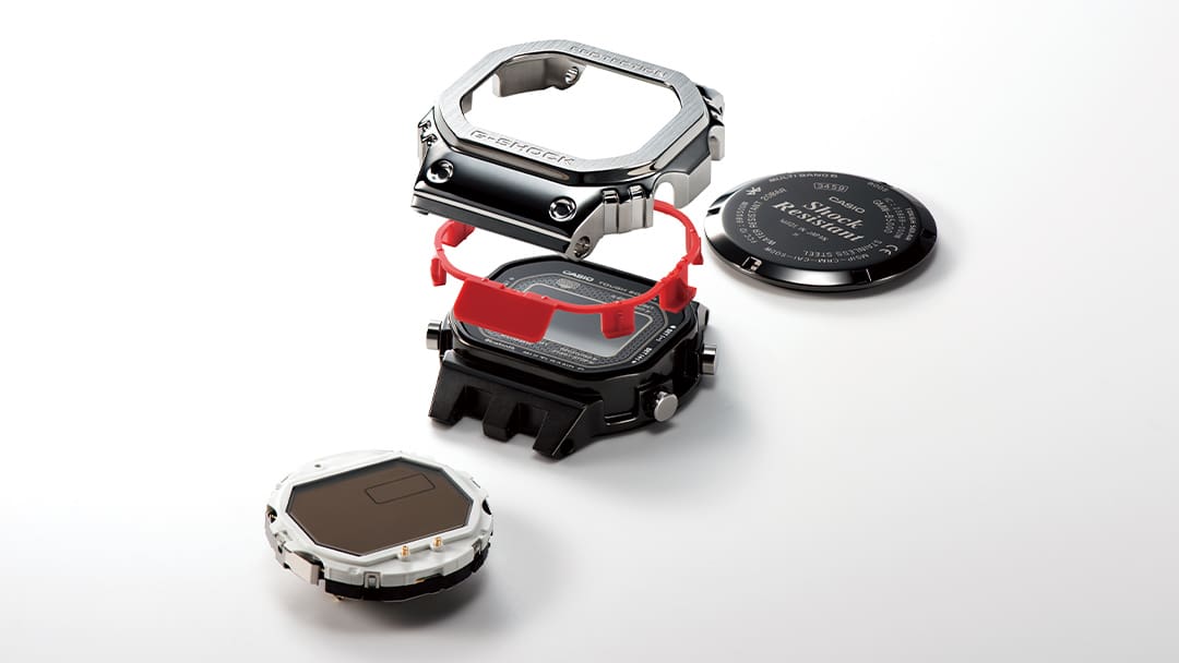 Les différents composants du boîtier de la montre numérique G-Shock GMW-B5000SS-2
