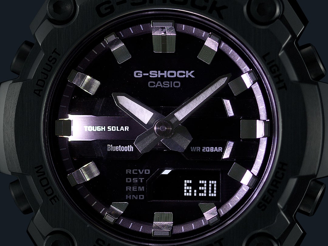 Super Illuminator (éclairage double LED haute luminosité) pour garantir la lisibilité de la montre dans l'obscurité