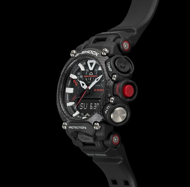 Vue latérale de la Master of G GR-B200-1A avec vue sur les trois boutons de commande en argent, rouge et noir