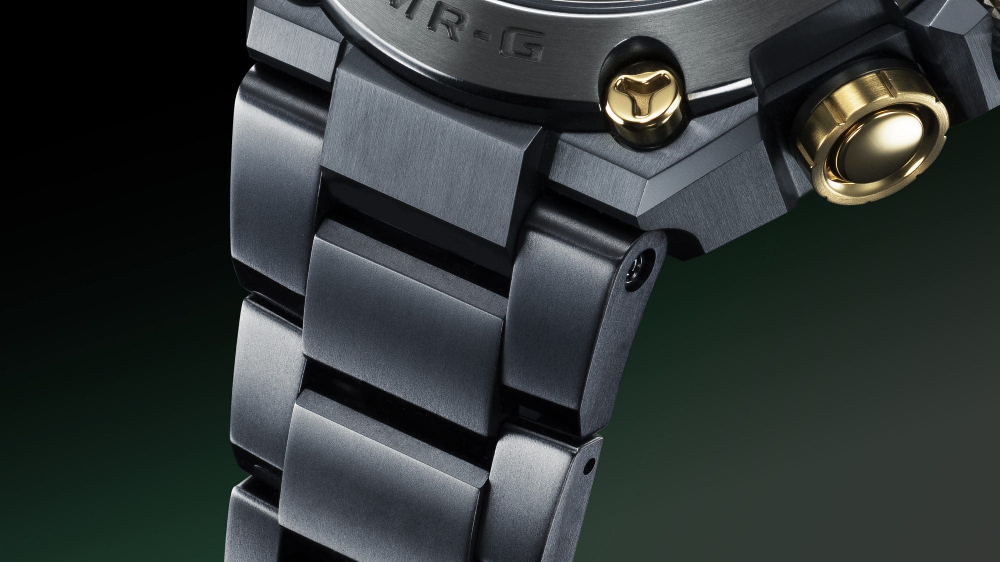 Bracelet en métal La présence majestueuse d'une fabrication entièrement métallique MRG-B2000BG