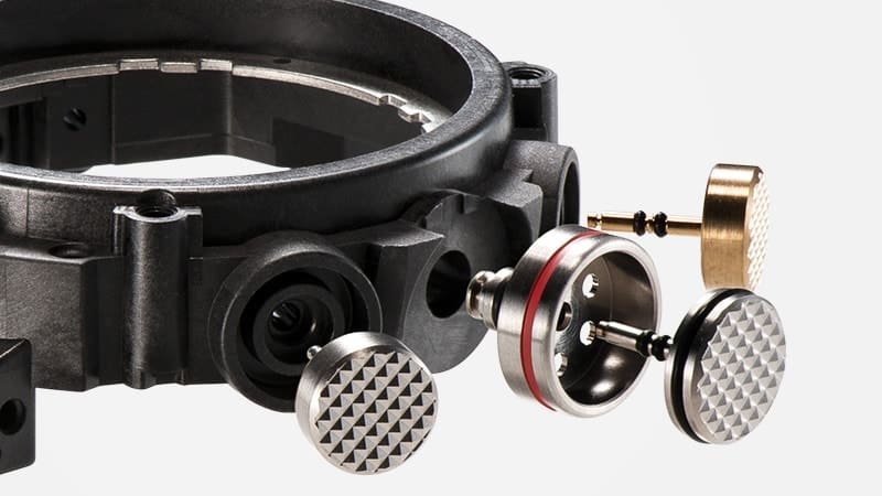 Détail d'une lunette noire et éléments individuels des boutons de commande