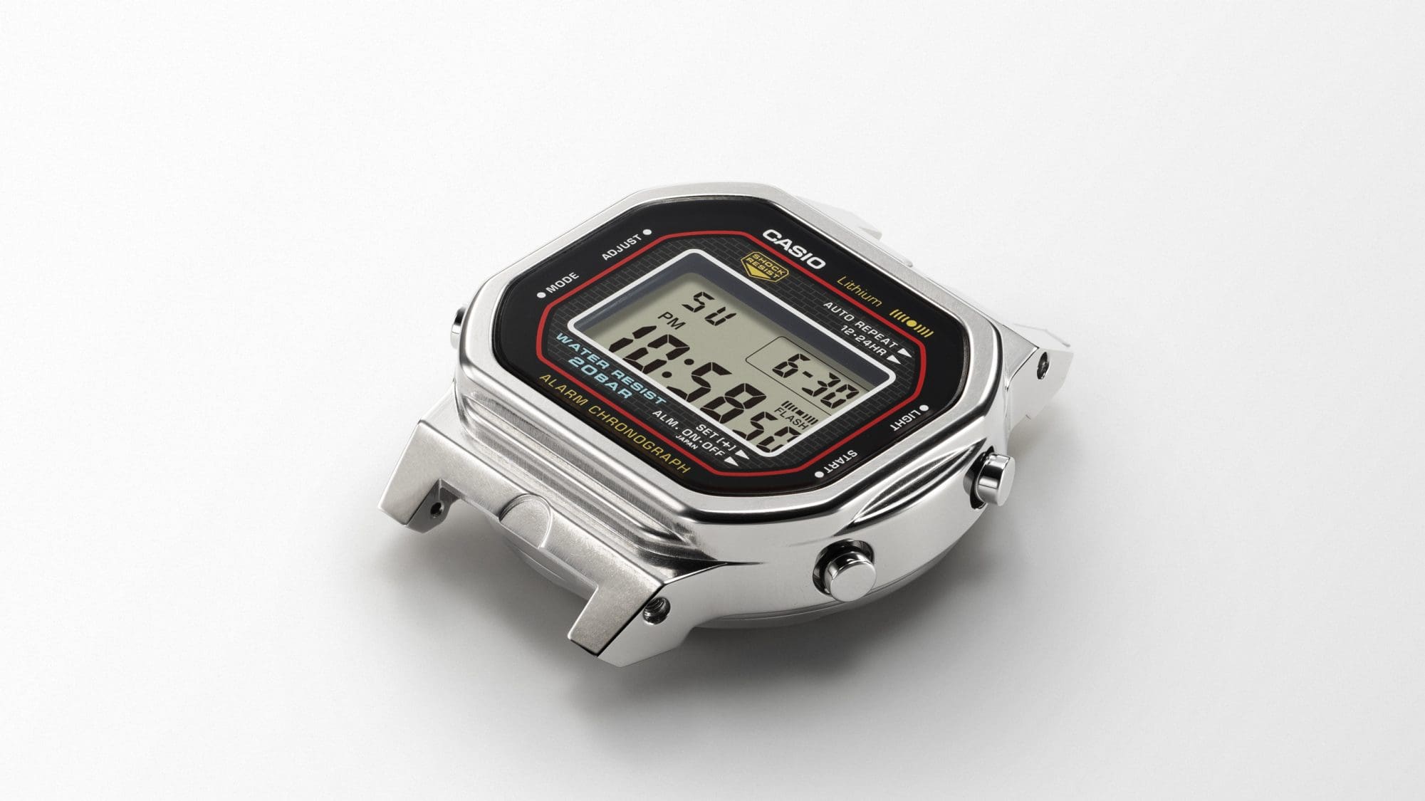Le boîtier en acier inoxydable de la Casio G-Shock DW-5000R-1A
