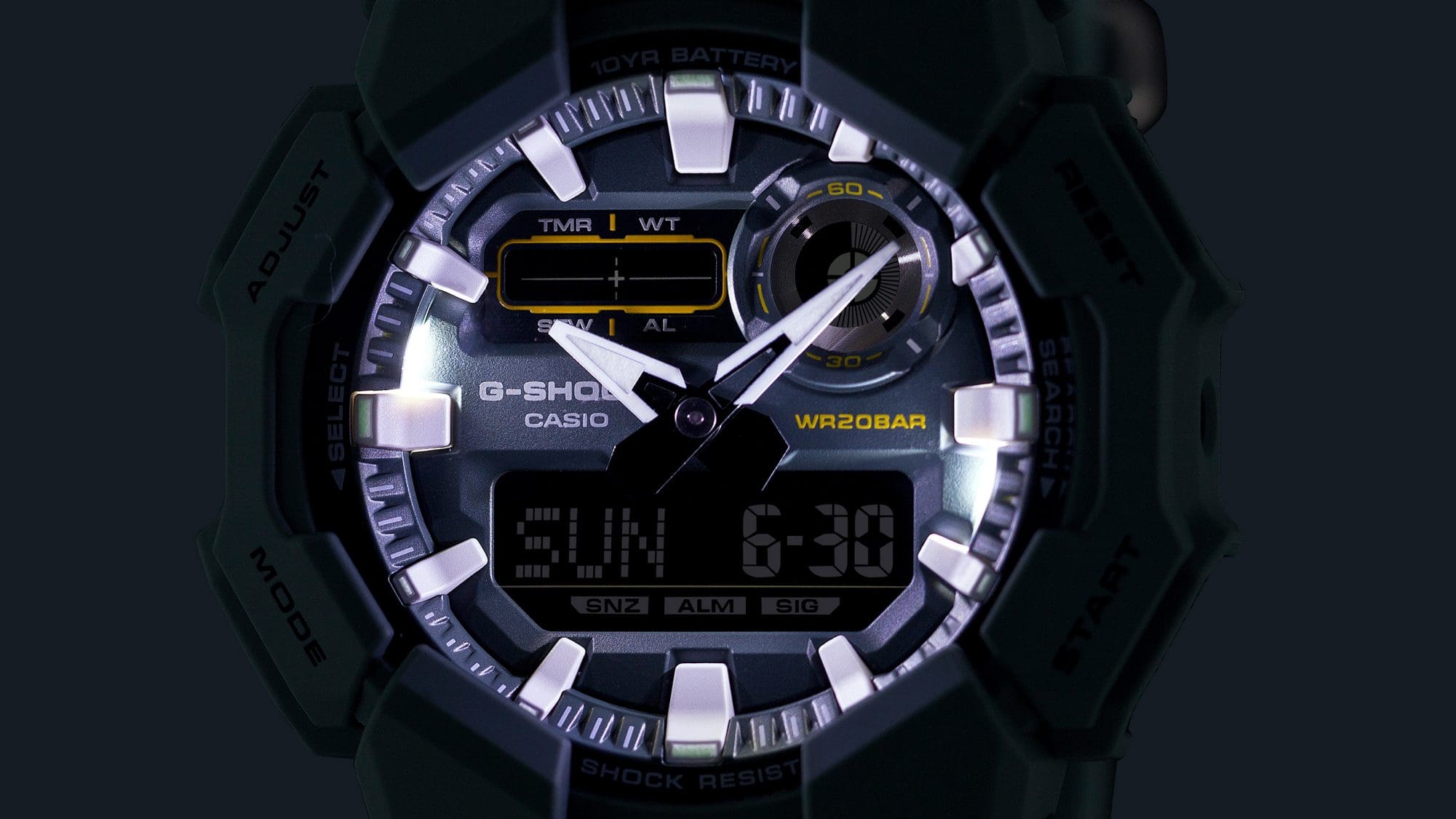 Super Illuminator (éclairage LED haute luminosité) pour garantir la lisibilité de la montre dans l'obscurité