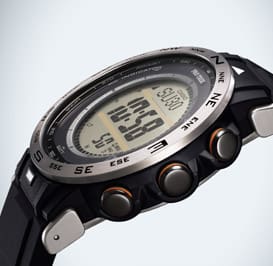 Vue latérale de la montre d'escalade PRW-30-1A avec vue sur les trois boutons intelligents
