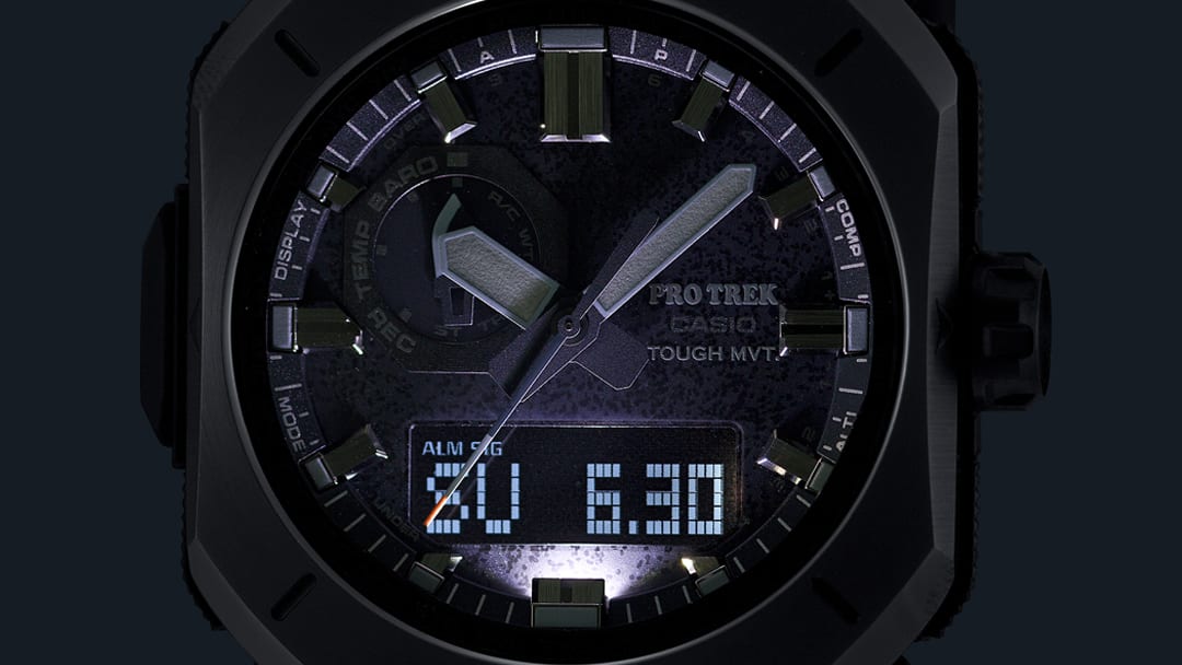 Super Illuminator (éclairage double LED entièrement automatique haute luminosité) pour une bonne lisibilité de la montre dans l'obscurité