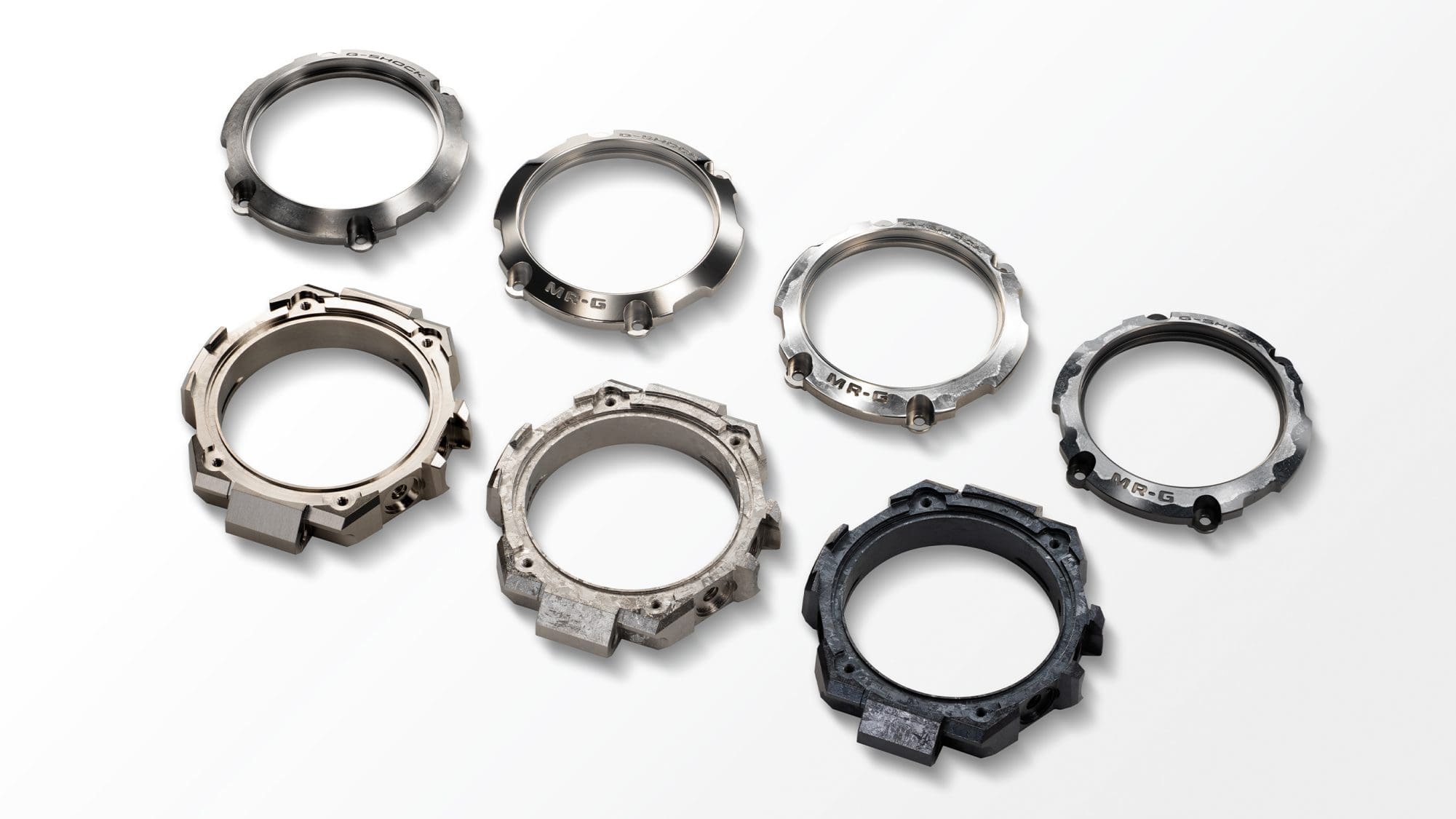 Bezel hybrid titanium hasil rekristalisasi yang menyimbolkan keagungan pedang katana
