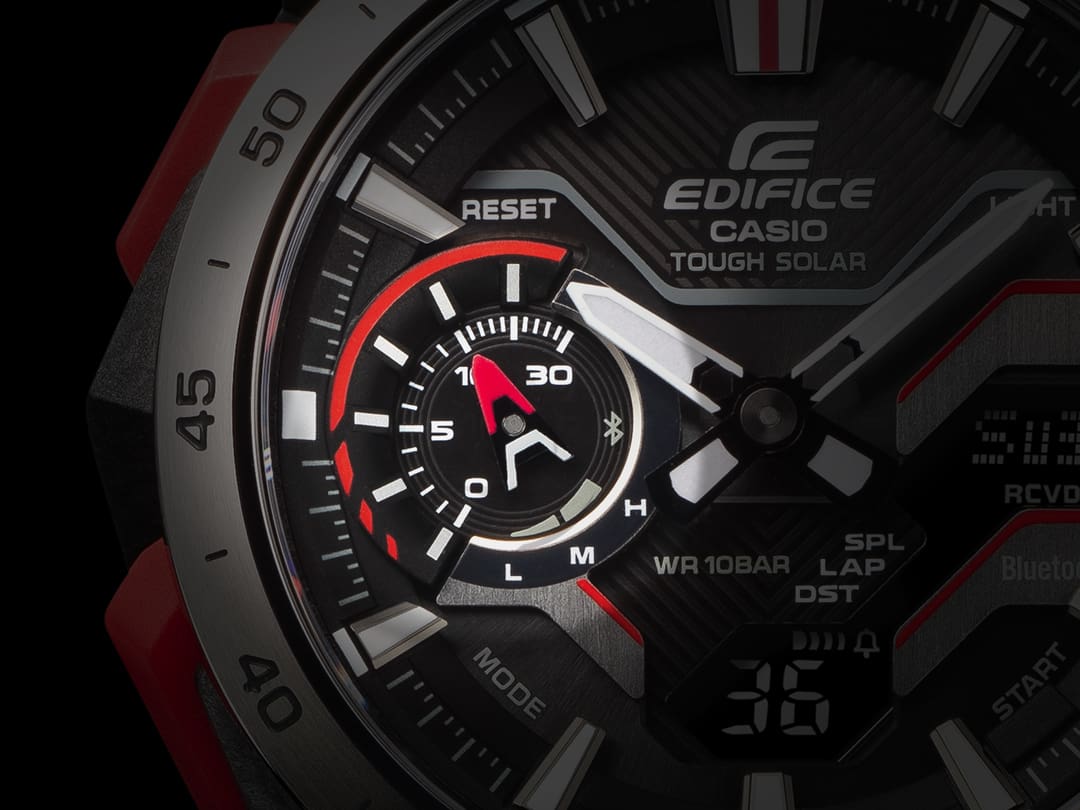 Primo piano del display del conto alla rovescia a ore 9 di un orologio da polso Edifice ECB-2200.