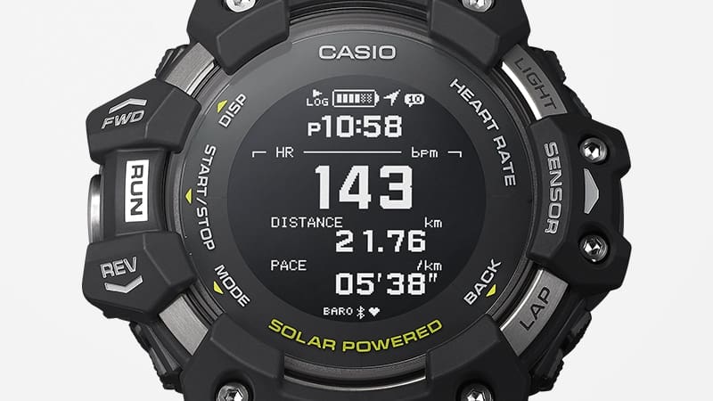 Primo piano della lunetta e del display dell'orologio sportivo Casio G-Squad GBD-H1000-1A7