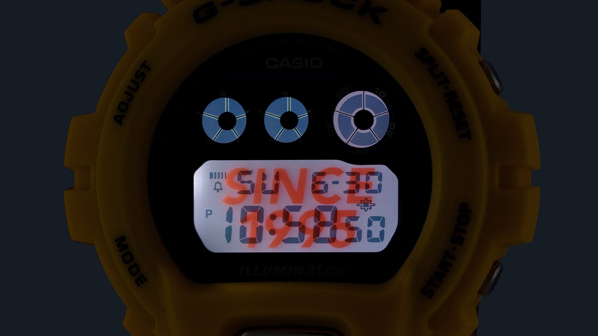 Design del display LCD del DW-6900 giallo, con luce a LED che mostra il testo “dal 1995”.