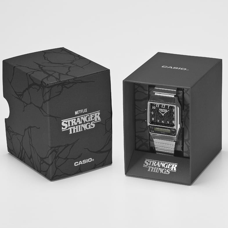 Confezione con marchio Stranger Things in nero e argento dell'orologio AQ-800EST-1A.