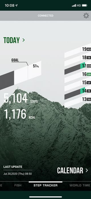 Schermata dello smartphone con l'indicatore del contapassi dell'app Pro Trek Connected con il consumo calorico
