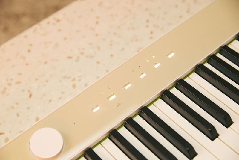 Un'immagine del colore MELLOW BEIGE in primo piano