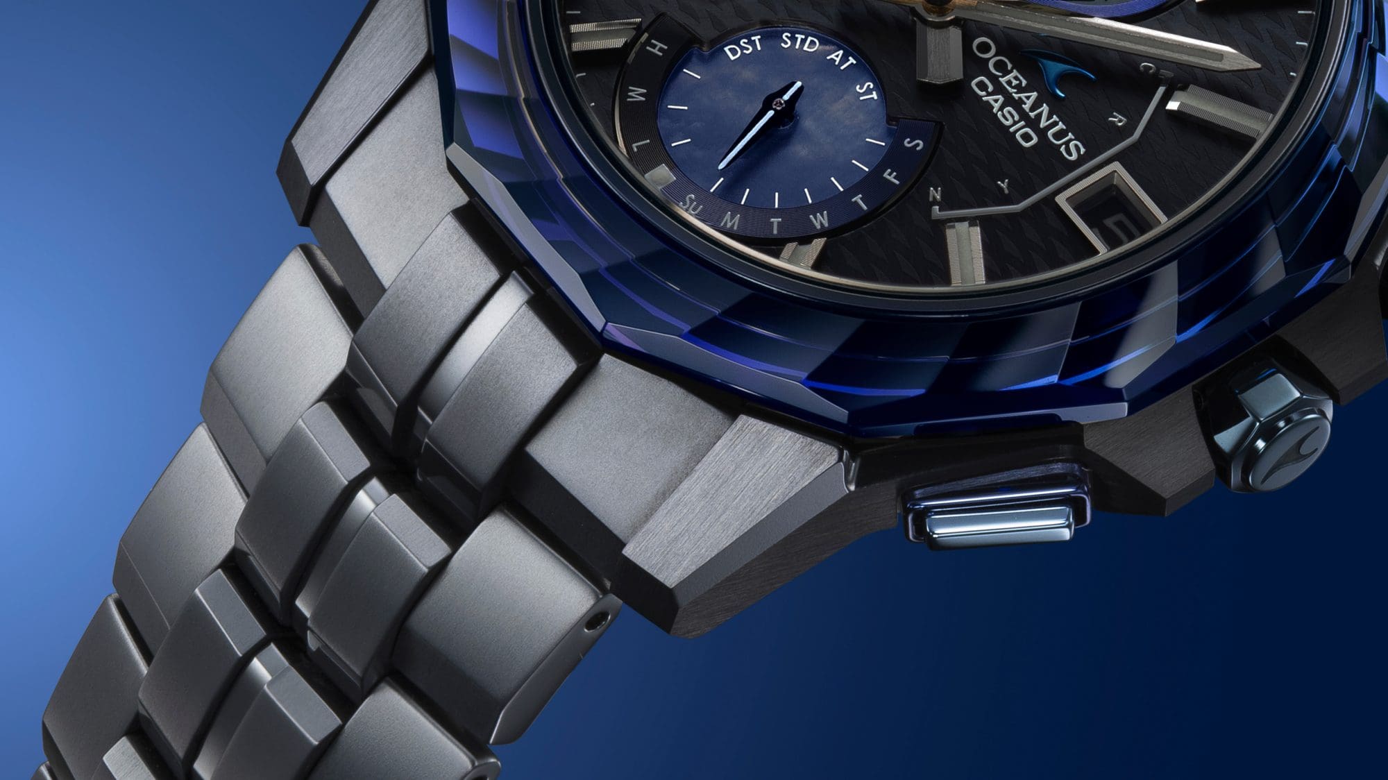 OCW-S6000APのブルーAIP処理で表面硬度を高めたケースとバンドのイメージ画像