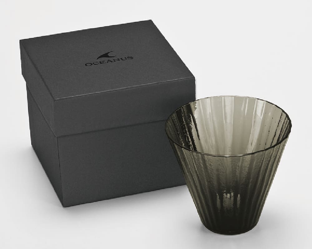 カーボンブラックグラス