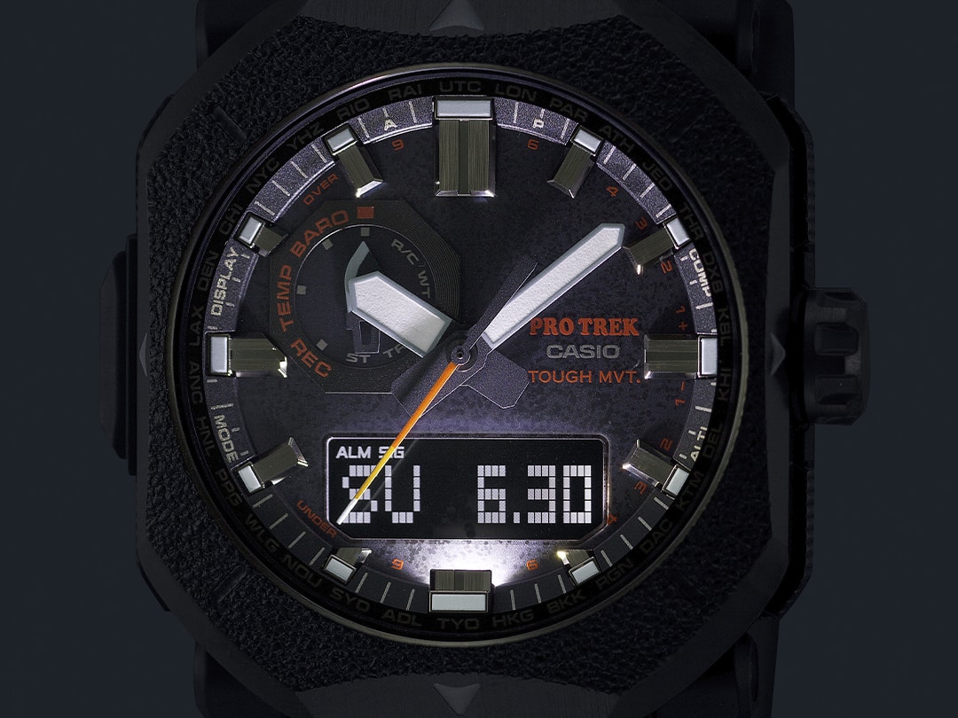 Super Illuminator (high-brightness full-auto double LED light) for maintaining watch readability in the dark
