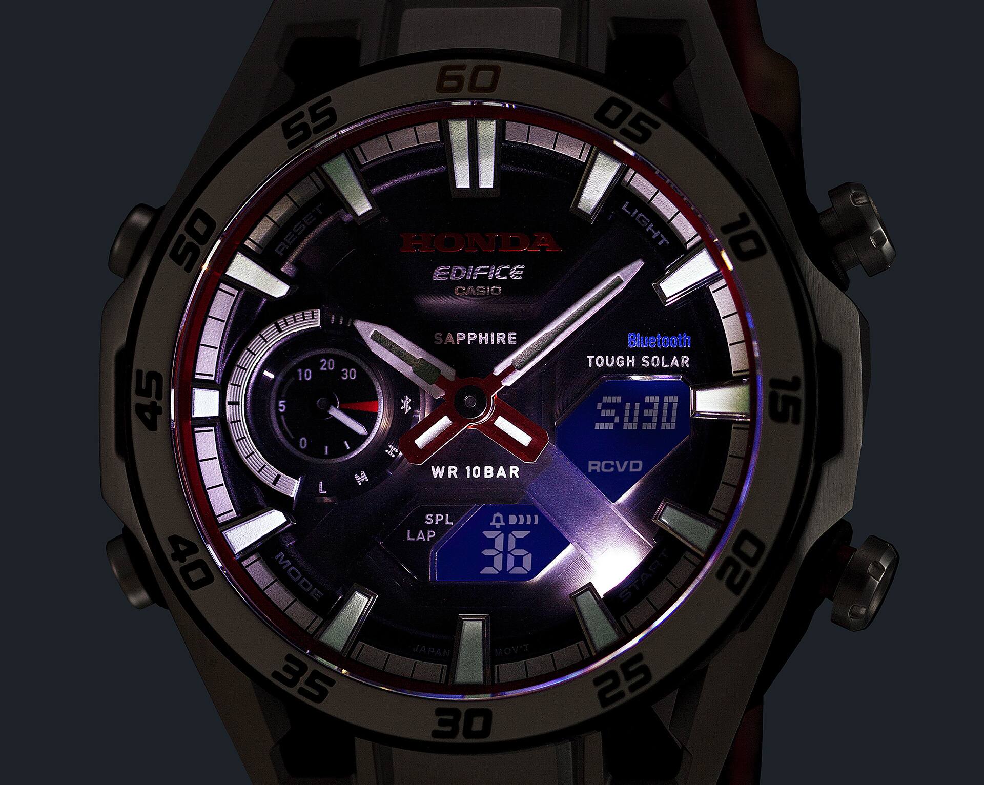 រូបថតរបស់ ECB-2300HR-1A នៅពេលដែលវាបើកភ្លើង