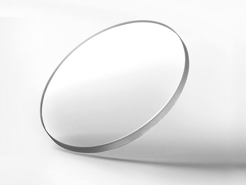 គ្រីស្តាល់ត្បូងកណ្តៀងថ្លាច្បាស់ មានភាពធន់នឹងការកោសឆ្កូត