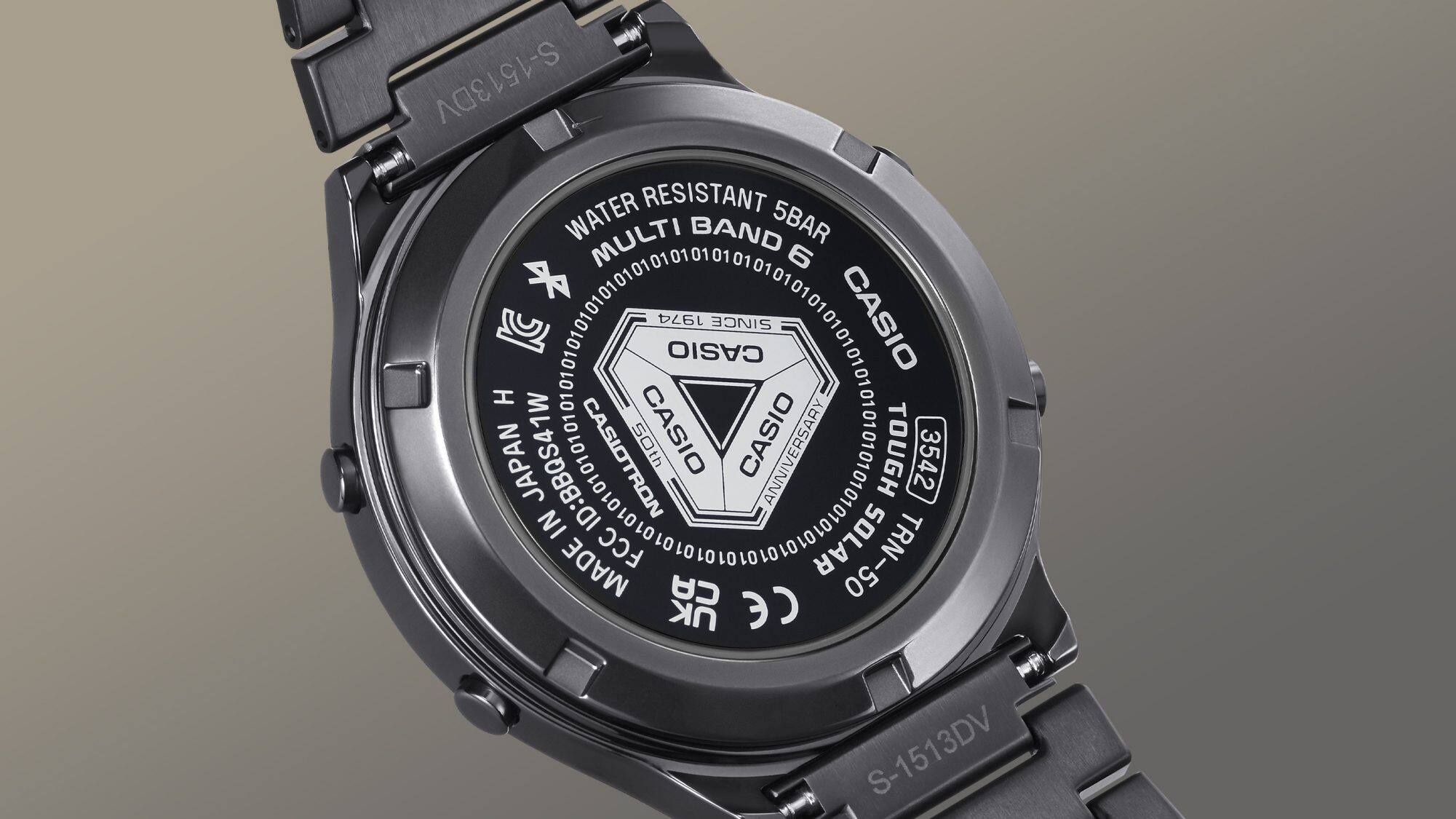 Casio 시계 50주년을 기념하는 특별한 케이스 후면 디자인