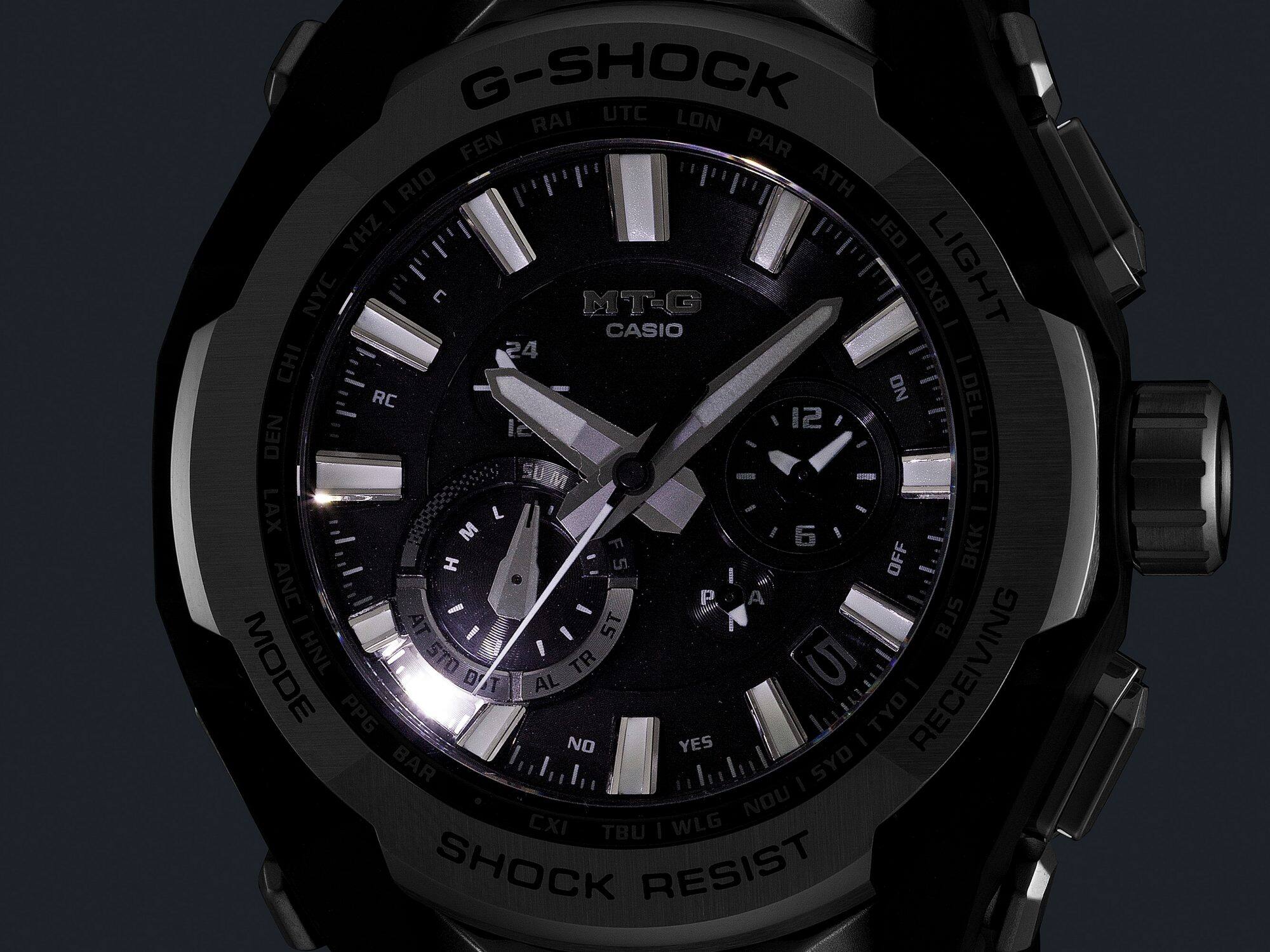 조명이 켜진 MTG-B4000D의 사진