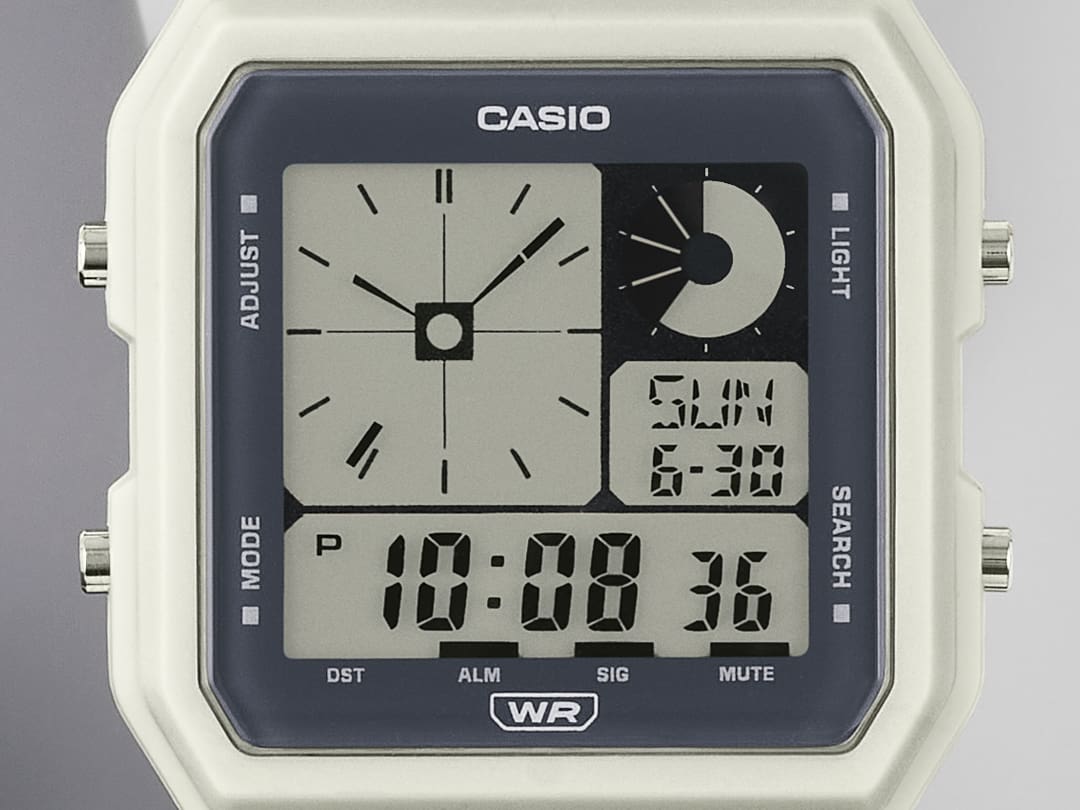 Het Casio LF-20W-8A digitale horloge met een witte kast met maanfaseweergave en analoge tijdweergave