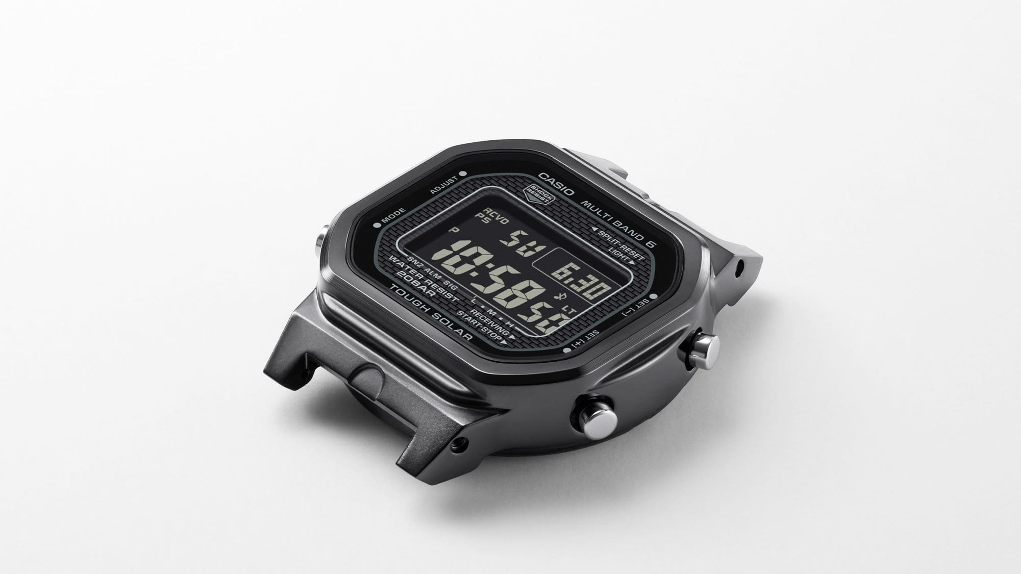Metalen kast en geschroefde achterkant van het zwarte GW-5000 digitale horloge