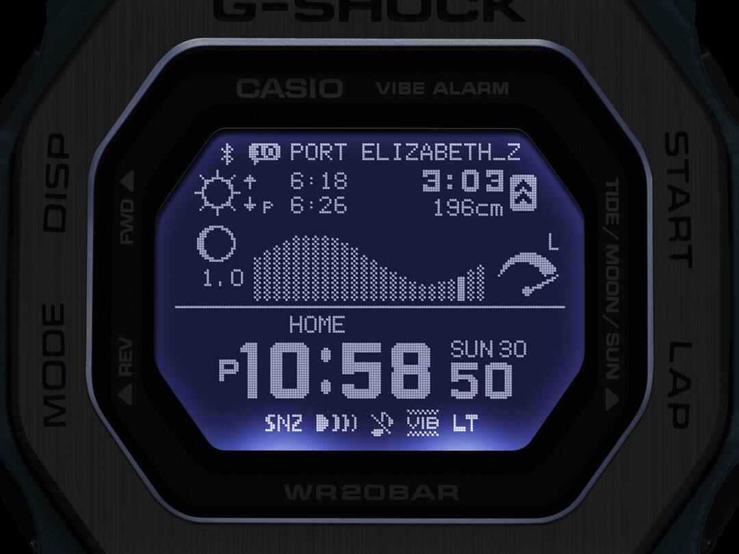 Het verlichte display van een Casio G-Shock GBX-100-2 digitaal horloge in het donker