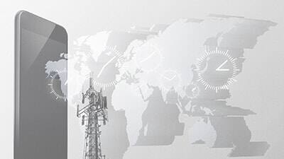 Illustratie van een smartphone, een radiotoren en een wereldkaart met wijzerplaten