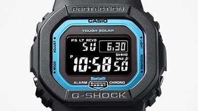 Het display van de zwarte G-Shock GW-B5600-2 met blauwe rand