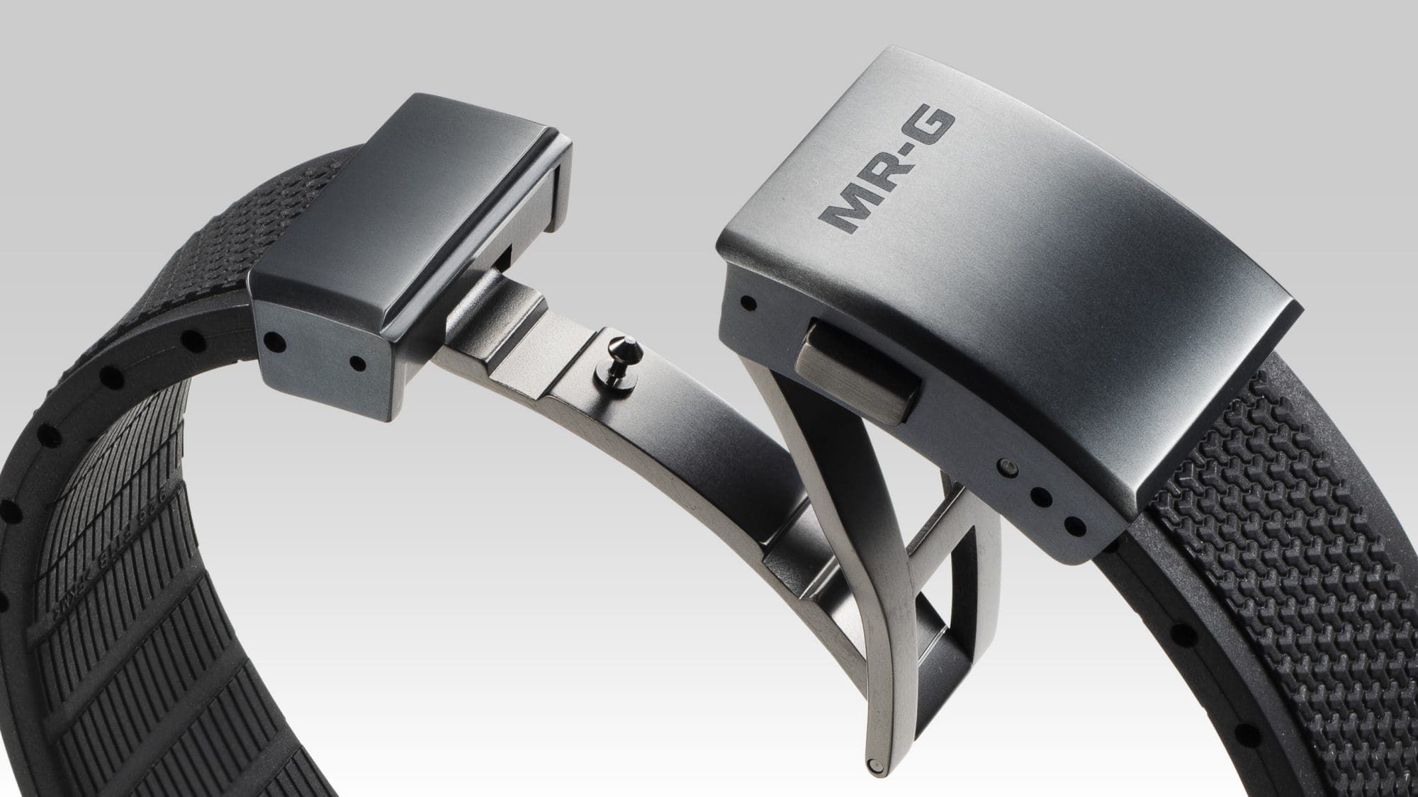 Bracelete dura-macia com moldura em titânio recristalizado