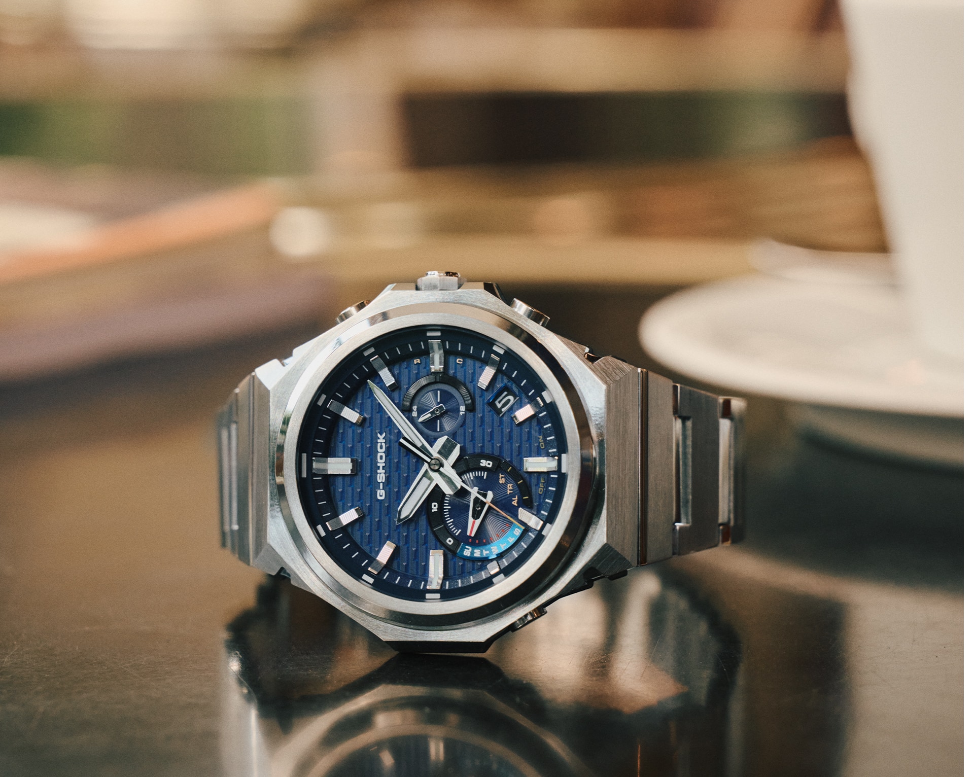 ภาพ GST-B1000D-2A บนโต๊ะ