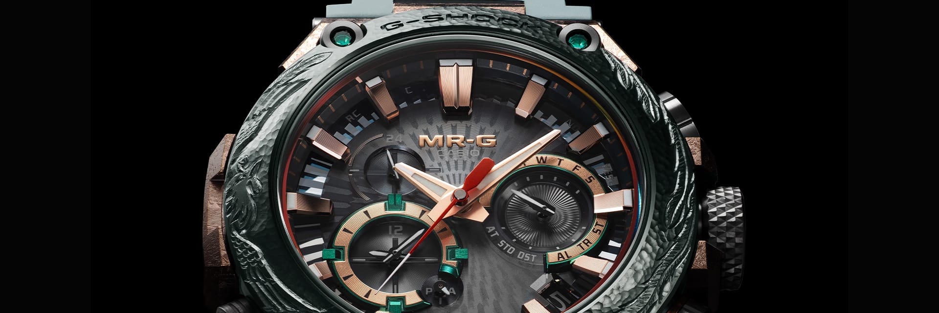 มุมมองด้านหน้าของ MRG-B2000KT พร้อมหน้าปัดที่เงยขึ้น